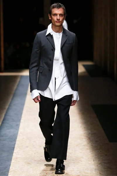 Look 49